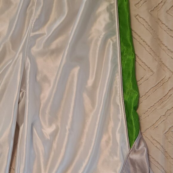 Men's XL Nike Basketball Shorts - Picture 3 of 4